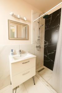 Ένα μπάνιο στο ZiAna - Hiperbara Livezeni +3 φωτογραφίες