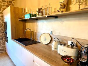 Η κουζίνα ή μικρή κουζίνα στο La Villégiature Laptoise, Calme et Confort +13 φωτογραφίες