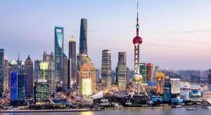 die Skyline einer Stadt mit vielen hohen Gebäuden in der Unterkunft Shell Hotel Shanghai Baoshan Meilanhu Luosheng Road in Luodian