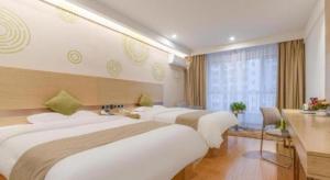 Ένα ή περισσότερα κρεβάτια σε δωμάτιο στο GreenTree Inn Weifang Kuiwen District Beiwang Jiale