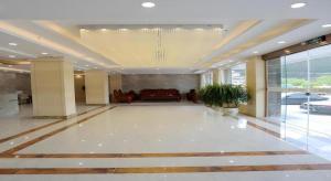 Vstupní hala nebo recepce v ubytování GreenTree Inn Tibet Nyingchi City Biji Shenshan