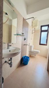 Ένα μπάνιο στο Bhumzang Hotel & Banquet