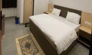 Ένα ή περισσότερα κρεβάτια σε δωμάτιο στο FabHotel Radhy Sham +16 φωτογραφίες