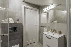 Koupelna v ubytování Kazimierz Residence Square by Staymoovers + 32 fotografií