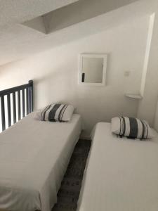 Ένα ή περισσότερα κρεβάτια σε δωμάτιο στο Mazet avec piscine collective