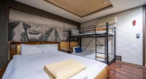 Postel nebo postele na pokoji v ubytování SKY Hotel