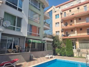 Bazén v ubytování Family apartment "Sunny House" nebo v jeho okolí