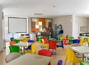 Η κουζίνα ή μικρή κουζίνα στο Hotel New Coklat +51 φωτογραφίες