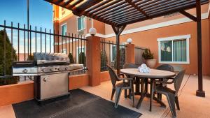 Patio nebo venkovní prostory v ubytování Best Western Sonora Inn & Suites