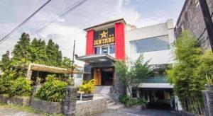 a red building with a star on it at Hotel Bintang in Palur
