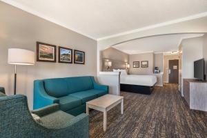 TV a/nebo společenská místnost v ubytování Comfort Suites Chincoteague Island Bayfront Resort