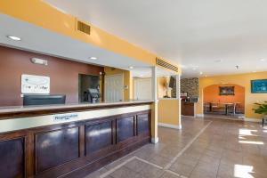 Η κουζίνα ή μικρή κουζίνα στο Econo Lodge Inn & Suites I-65
