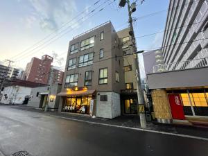 a building on the side of a city street at カピテーヌ琴似 in Sapporo