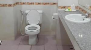 a bathroom with a toilet and a sink at Rawanda Resort Hotel in Ban Khlong Pho