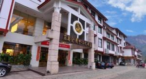 Nespecifikovaný výhled na hory nebo výhled na hory při pohledu z hotelu