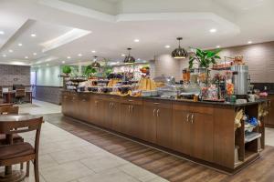 a restaurant with a buffet line with food at Radisson Hotel Southfield-Detroit in Southfield