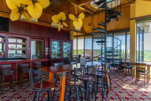 Restaurace v ubytování Tanglewood Resort on Lake Texoma, an Ascend Collection Resort