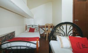 Postel nebo postele na pokoji v ubytování RedDoorz @ Plaza La Paz Iloilo City + 41 fotografií