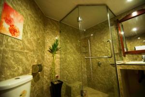 Koupelna v ubytování Reaksmey Chanreas Hotel