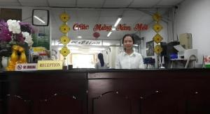 a man standing behind the counter of a restaurant at Quang Sang Hotel Can Tho in Can Tho
