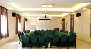 a conference room with a green table and chairs at Jinjiang Inn Xiamen Railway Station in Xiamen