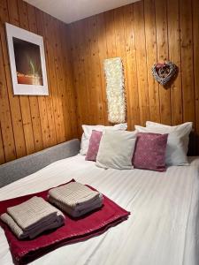 Ένα ή περισσότερα κρεβάτια σε δωμάτιο στο Cozy 4 bedroom house with sauna +19 φωτογραφίες