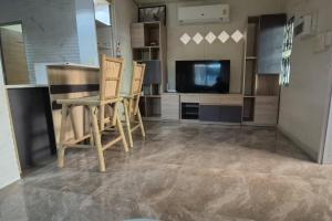 Nhà bếp/bếp nhỏ tại Location, location, location- The Spot, Bang Saray