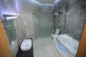 Ένα μπάνιο στο Hotel Elegant 2 +13 φωτογραφίες