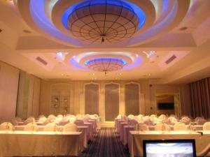 TV a/nebo společenská místnost v ubytování Glacier Hotel Khon Kaen + 218 fotografií