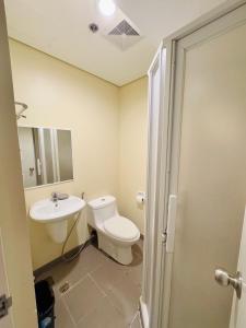 Ένα μπάνιο στο Condo Unit inside IT Park Lahug Cebu City +13 φωτογραφίες