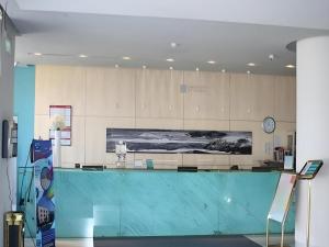 a large kitchen with a large blue counter top at Jinjiang Inn Changchun Xi An Avenue Branch in Changchun