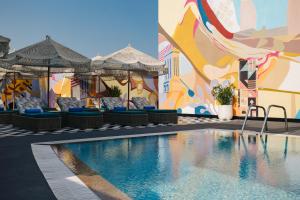 Bassein majutusasutuses Pullman Dubai Jumeirah Lakes Towers või selle lähedal