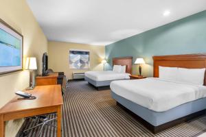 Postel nebo postele na pokoji v ubytování Quality Inn & Suites - Marlin + 34 fotografií