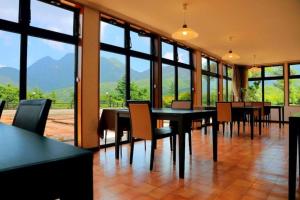 Nespecifikovaný výhled na hory nebo výhled na hory při pohledu z hotelu