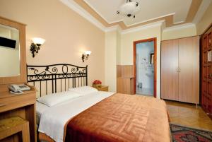 Postel nebo postele na pokoji v ubytování Side Hotel