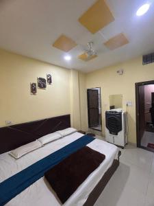 a bedroom with a large bed and a fan at Hotel Priyanshi Palace in Ujjain +40 photos