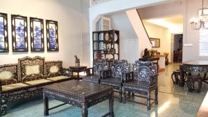 a room with chairs and a couch and a table at MY CHINAMAN'S HOME II in George Town