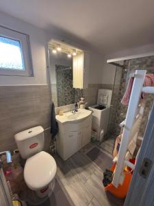 Et badeværelse på Lookout Szécseny Lodge