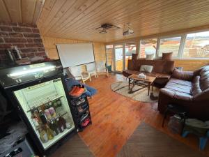 Et opholdsområde på Lookout Szécseny Lodge + 13 billeder