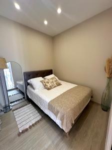 Postel nebo postele na pokoji v ubytování Studio Lou