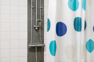 Koupelna v ubytování Örnsköldsviks Gästhamn