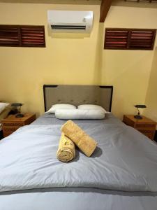 Postel nebo postele na pokoji v ubytování Puri Bali Bungalows + 1 fotografie