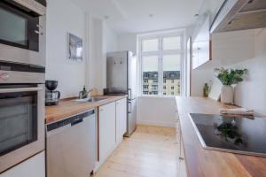 Kuchyň nebo kuchyňský kout v ubytování Charming Hellerup Residence