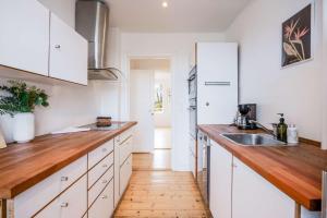 Kuchyň nebo kuchyňský kout v ubytování Charming Hellerup Residence