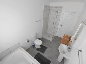 Koupelna v ubytování Khumbaya Self Catering + 24 fotografií