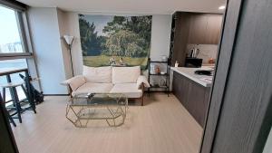 Η κουζίνα ή μικρή κουζίνα στο Charman Ocean View Sunrise 10 seconds to the beach +25 φωτογραφίες