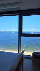 Gallery image of Charman Ocean View Sunrise 10 seconds to the beach in Kwangan-dong