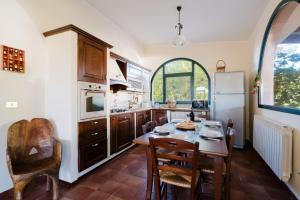 Kuchyň nebo kuchyňský kout v ubytování Villa S Venardia Gallipoli