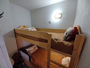 a small room with two bunk beds in it at appartement très chaleureux in Risoul +14 photos