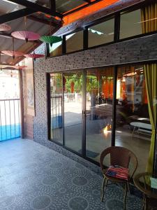 Swimmingpoolen hos eller tæt på Baan Phak Phu relaxing stay